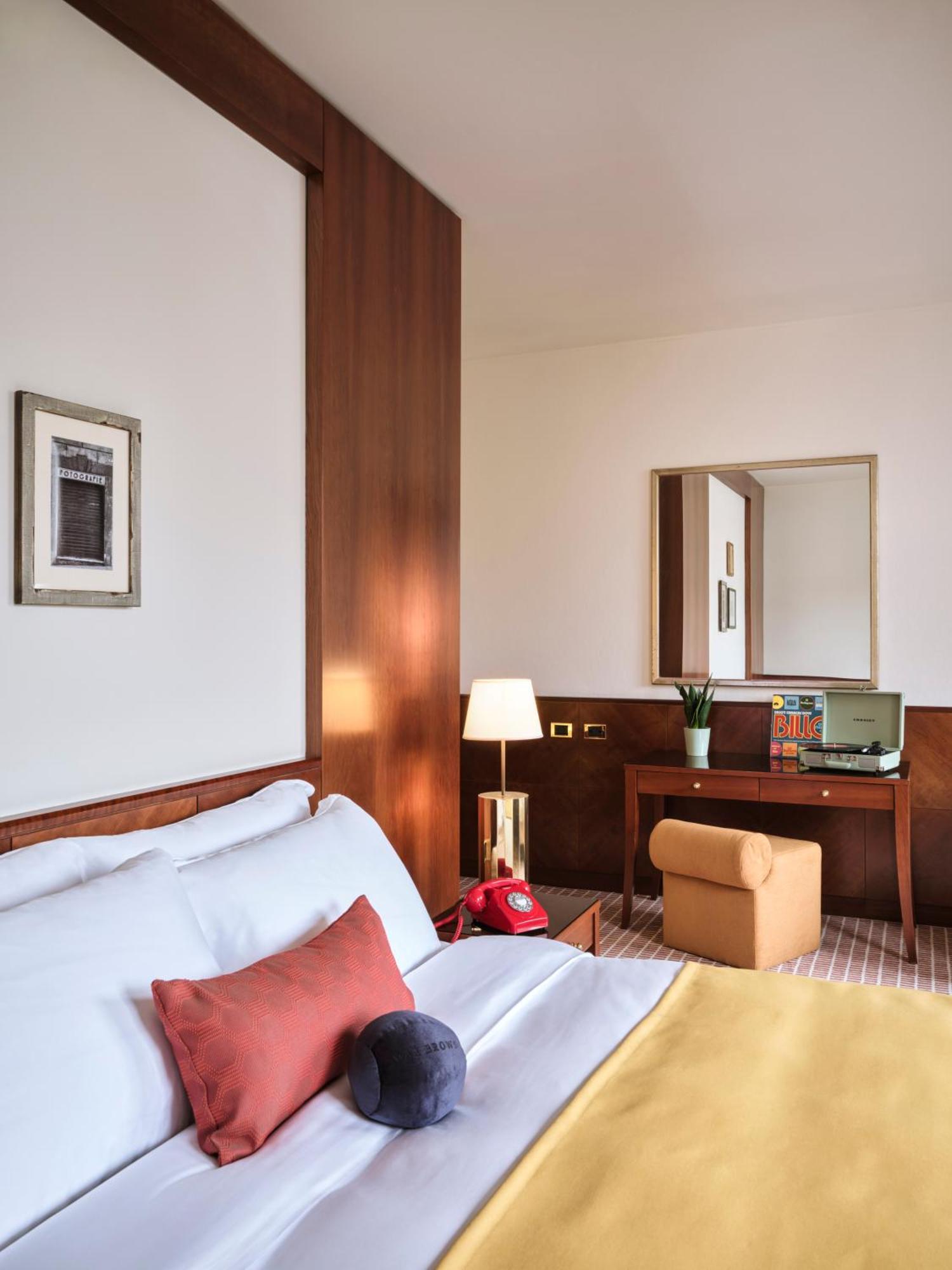 Max Brown Hotel Missori, Part Of Sircle Collection Милан Экстерьер фото